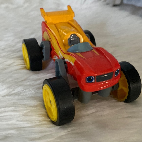 Blaze and the Monster Machine Flip/Transform Monster Truck/Racecar - Picture 1 of 4